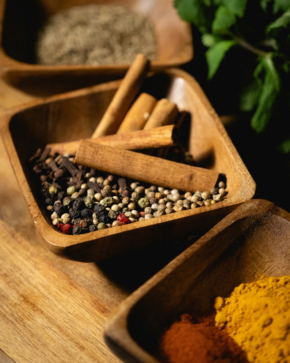 Ceylon spices in wooden bowls for bulk export